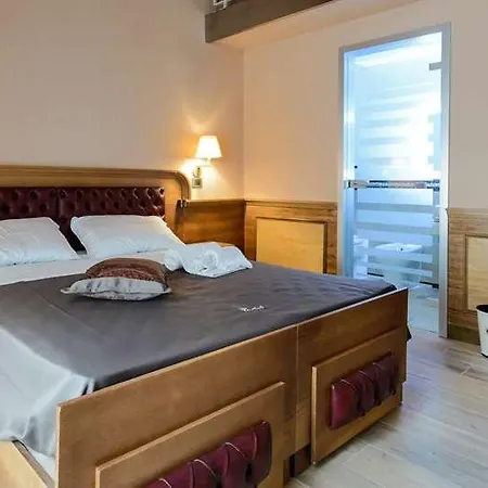 Le Club Boutique Hotel 4*