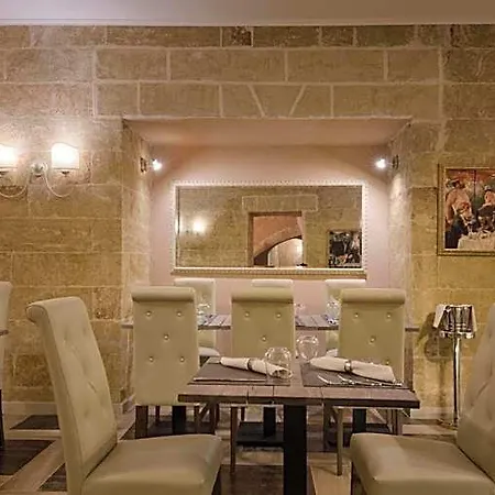 Le Club Boutique מלון