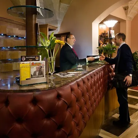 Le Club Boutique Λέτσε